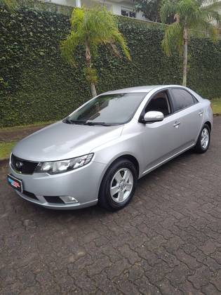 KIA CERATO 1.6 EX SEDAN 16V GASOLINA 4P AUTOMÁTICO KIA CERATO 1.6 EX SEDAN 16V GASOLINA 4P AUTOMÁTICO